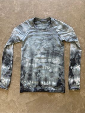 Lululemon Women’s Long-Sleeve Tie-Dye Performance Shirt - Gray/Black